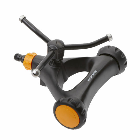 Fiskars Wirbelsprinkler Metall mit Rädern, Rasensprenkler, Rasensprüher, Bewässerung, Kunststoff, Metall, Schwarz, Orange, 1023657