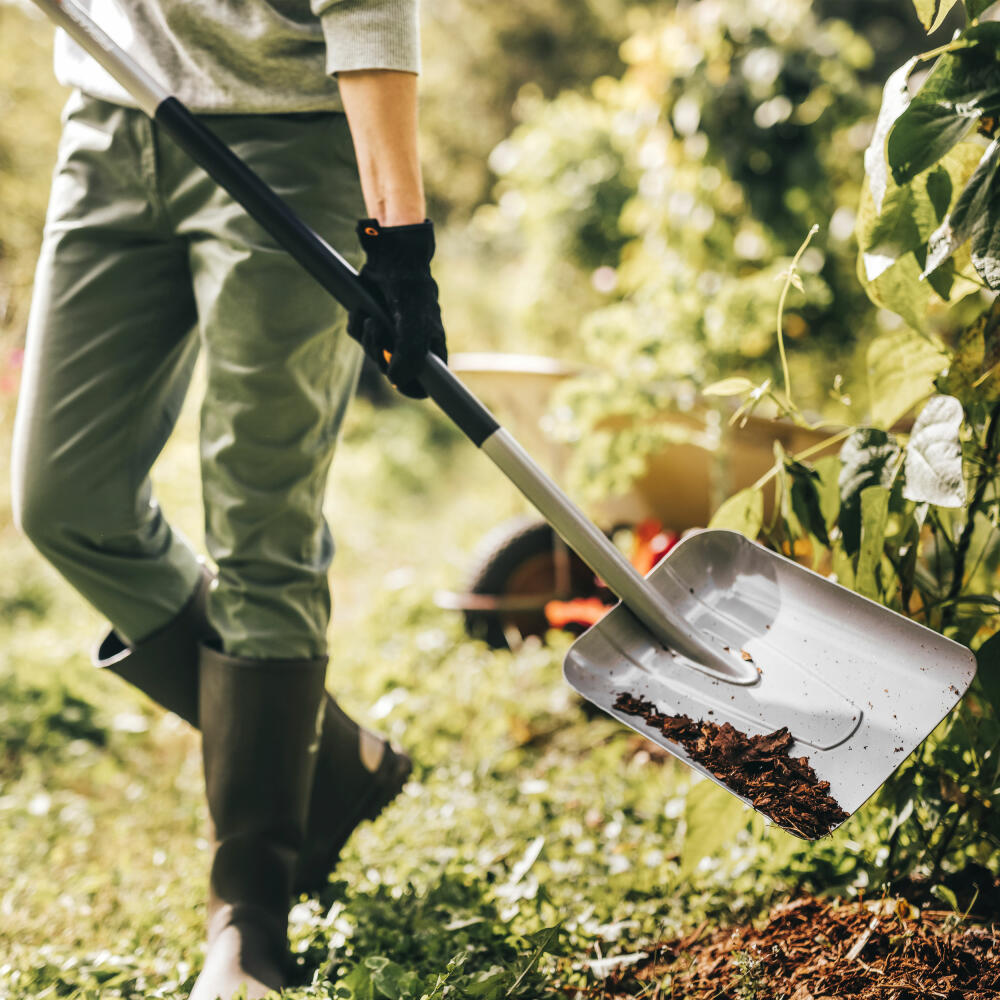 Fiskars Schaufel Xact, Gartenschaufel, Schippe, Borstahl, Stahl, Kunststoff, Schwarz, Orange, 130 cm, 1066731