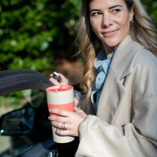 Koziol Thermobecher Aroma To Go XL, Isolierbecher, Biozirkulärer Kunststoff, Nature Desert Sand / Nature Coral, 700 ml, 7243273