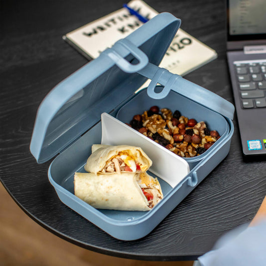 Koziol Lunchbox mit Trennsteg Pascal L, Biozirkulärer Kunststoff, Nature Flower Blue, 23 x 16 x 6 cm, 7152716