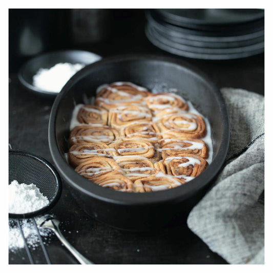 Maxwell & Williams Caviar Black casserole dish, premium ceramic, black, 28 x 15.5 cm, HY0019