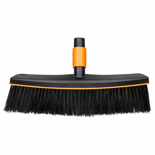 Fiskars QuikFit Straßenbesen, Laub Besen, Kehrbesen, Werkzeugkopf, Gartenzubehör, Kunststoff, Schwarz / Orange, 38 cm, 1001416