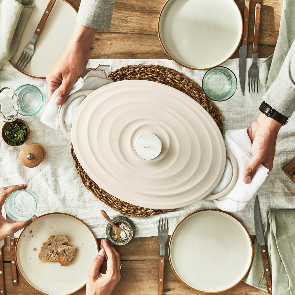 Tefal Lov Ovaler Bräter, Schmortopf, Kochtopf, Induktionsgeeignet, Gusseisen, Beige, 34 cm, E25906