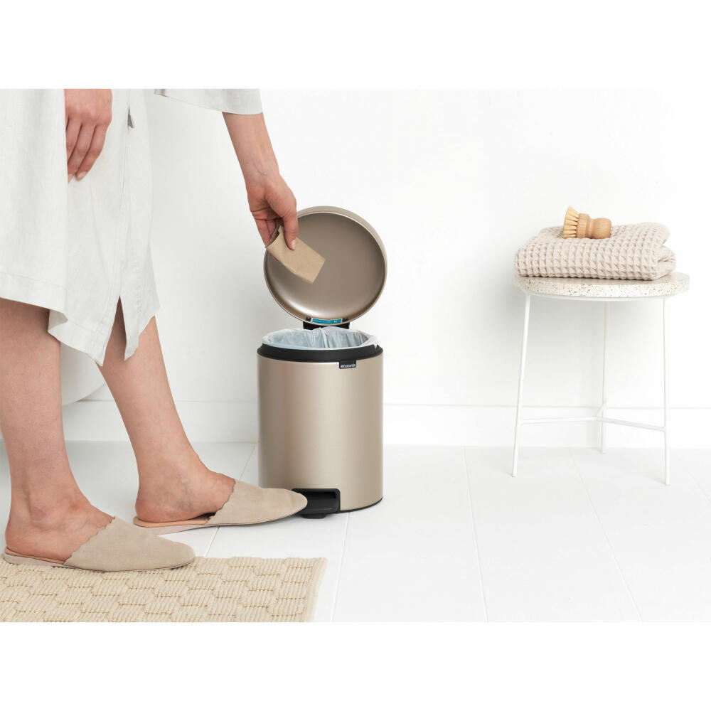 Brabantia Treteimer NewIcon, Abfalleimer, Mülleimer, Stahl, Metallic Gold, 5 L, 304422