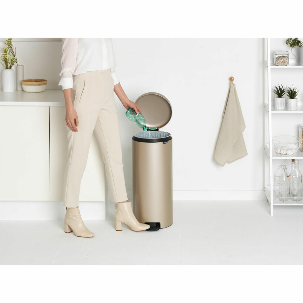 Brabantia Treteimer NewIcon, Abfalleimer, Mülleimer, Stahl, Metallic Gold, 30 L, 304484