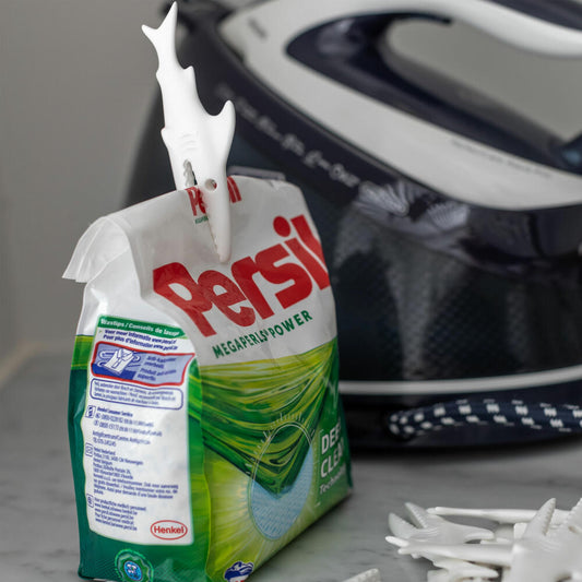 Koziol Klammer-Set Sharky 20-tlg., Beutelklammern, Wäscheklammern, Recycling-Kunststoff, Recycled White, 1414125