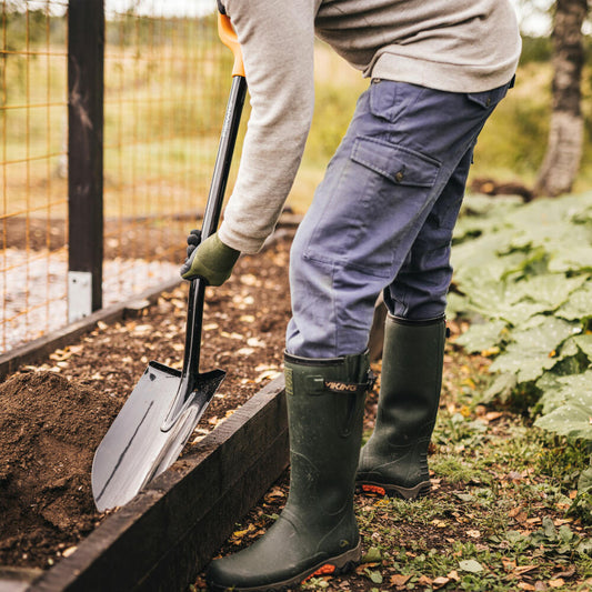 Fiskars Spaten Solid Plus XL spitz, Schaufel, Borstahl, Stahl, Kunststoff, Schwarz, Orange, 113 cm, 1067516