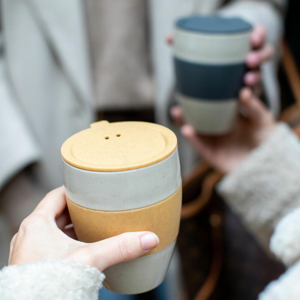 Koziol Thermobecher Aroma To Go 2.0, Isolierbecher, Biozirkulärer Kunststoff, Nature Desert Sand / Nature Coral, 400 ml, 7589273